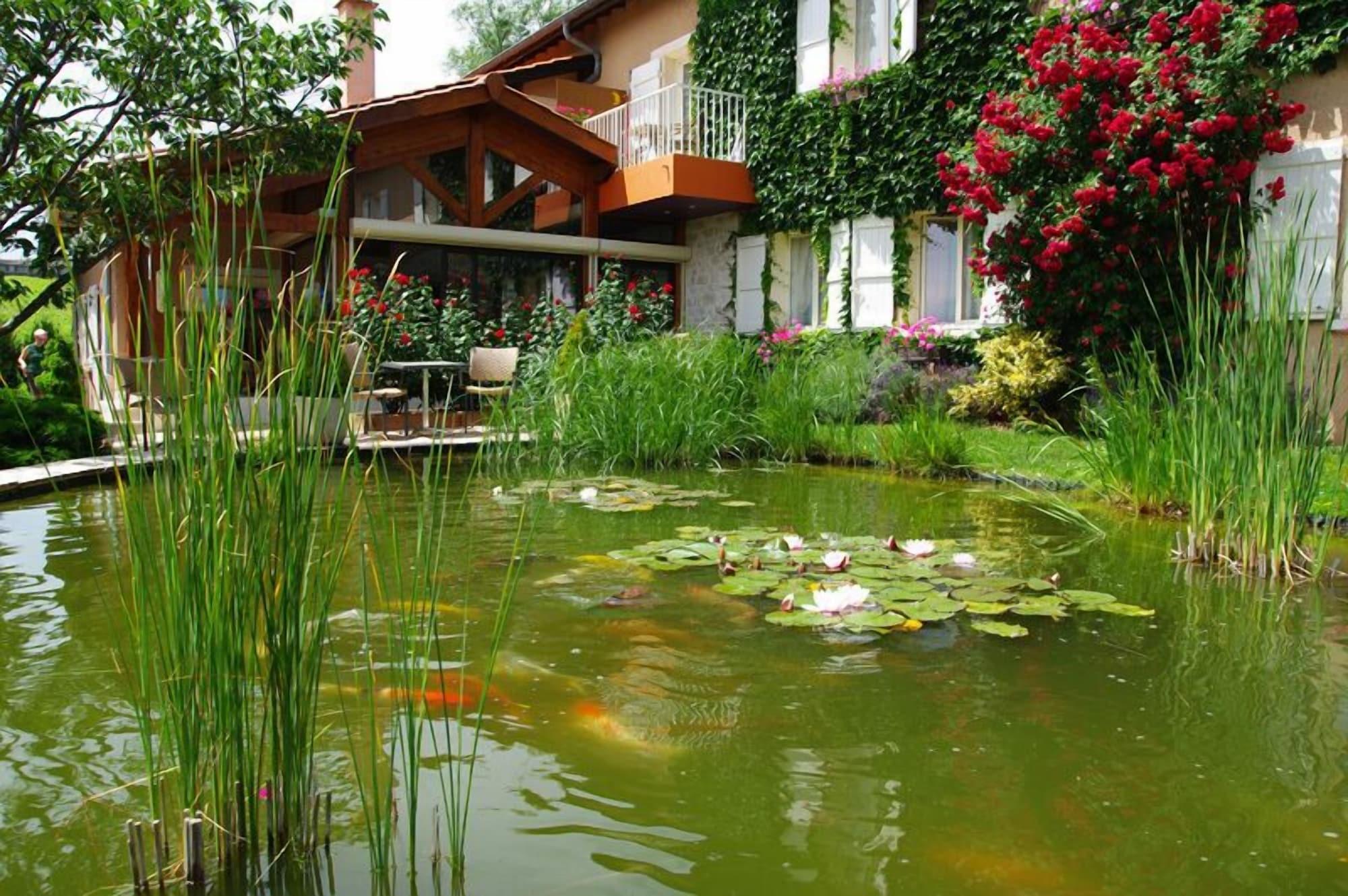 Logis Hotel Des Grands Vins Fleurie Bagian luar foto